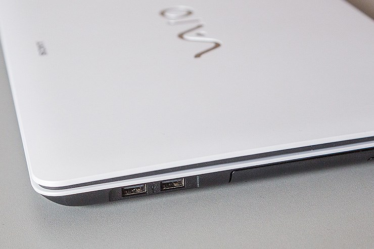 Sony Vaio Fit 15 (2).jpg